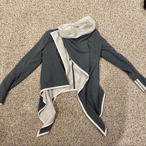 Lululemon Presence of Mind Wrap - Picture 3 of 13